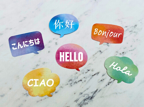 香港は繁体字と英語、中国大陸は簡体字を使用することが多いです